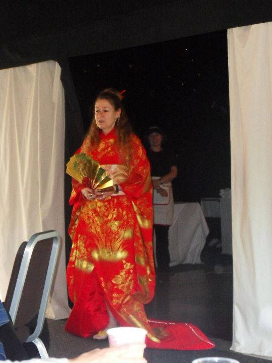 Image of christina in kimono <h2>2011-10-25 - Can't Keep Up!</h2>