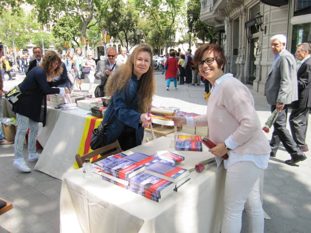 Image of sant jordis day barcelona 07 <h2>2014-04-25 - Sant Jordi Day in Barcelona</h2>