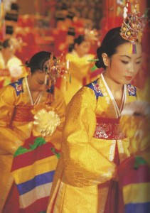 image shows: The flower crown dance with wonderful, elaborate costumes